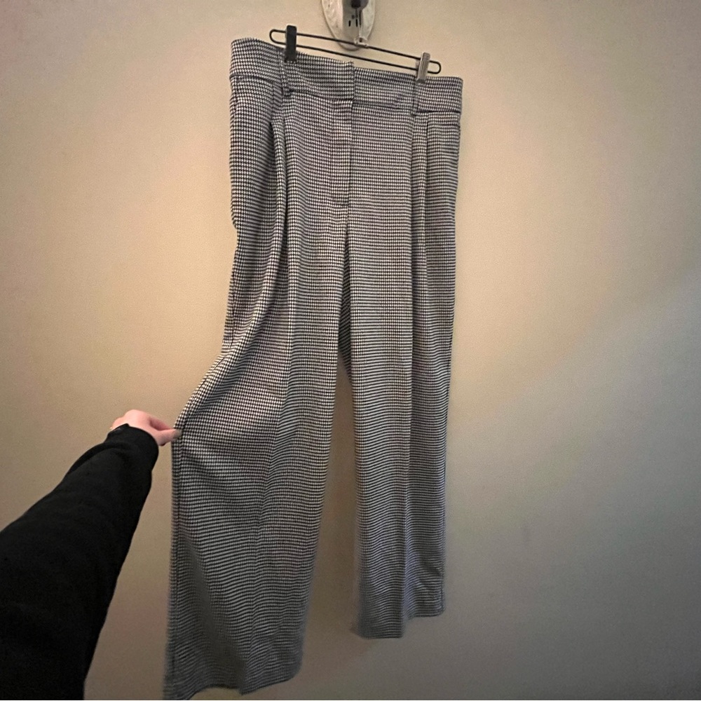 Black and white houndstooth wide leg dress pant. Worn once.